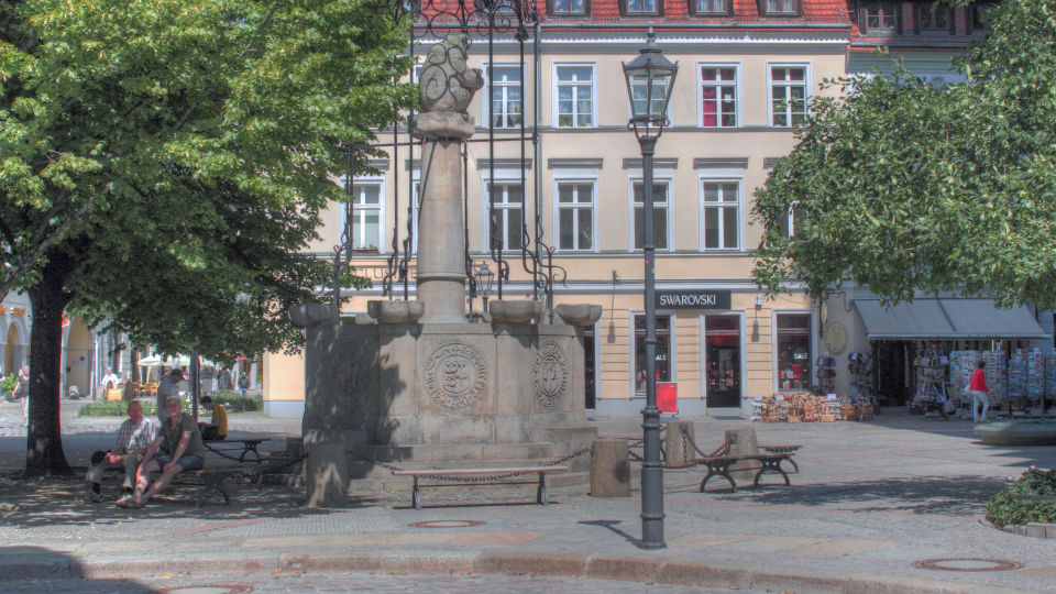 Nikolaiviertel Wappenbrunnen