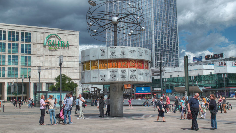 Urania Weltzeituhr Alexsanderplatz Berlin