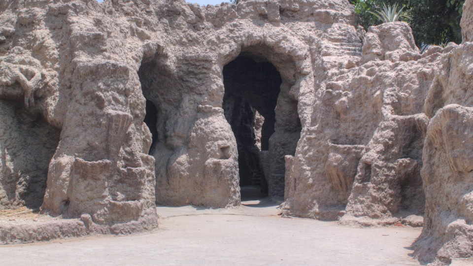 Aquarium Grotto Garden