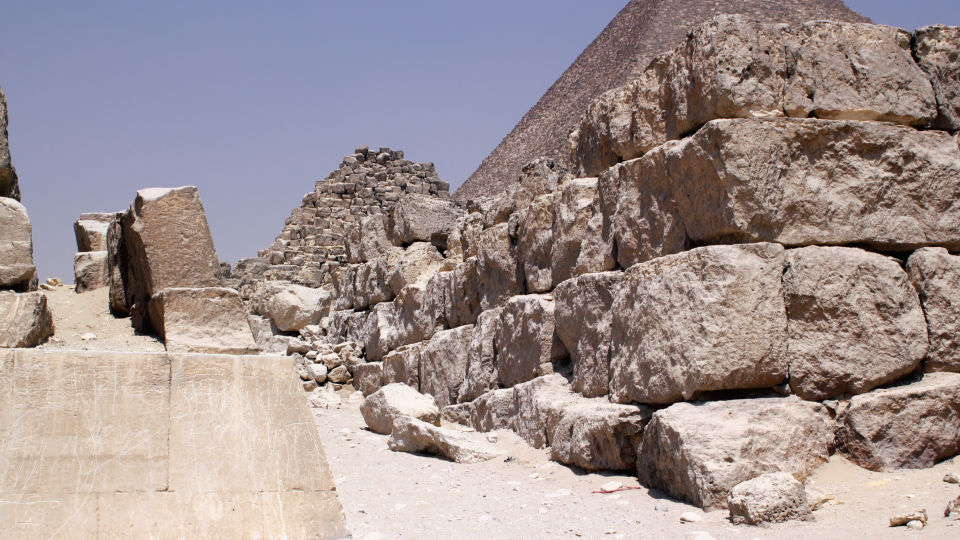 Ostfriedhof an der Cheops-Pyramide Ostfriedhof an der Cheops-Pyramide
